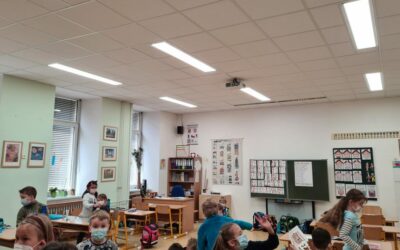 Český rozhlas – reportáž ze ZŠ Medlánky – pro-kognitivní svítidla Spectrasol zklidňují žáky a pomáhají pedagogům
