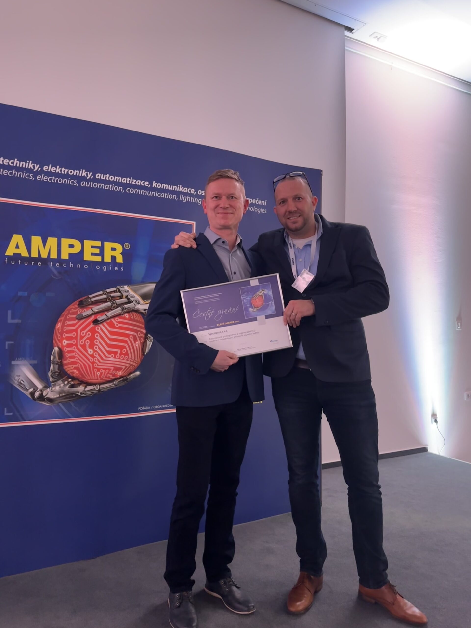 Zlatý Amper 2023: oceněn IQRF Tech a Spectrasol z IQRF Alliance