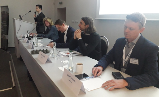 Moderní technologie i příroda ve městě, veřejné i soukromé finance, dobré i méně dobré příklady z praxe: zpráva z konference Smart city v praxi VIII