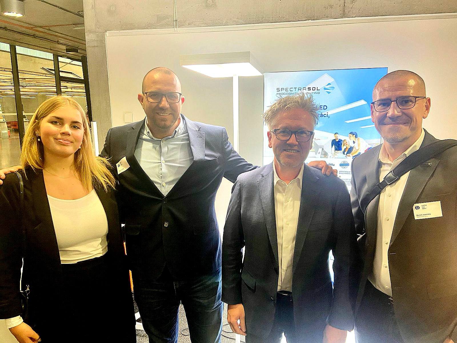 Pohledem Spectrasolu: Konference Světlo, tma, život